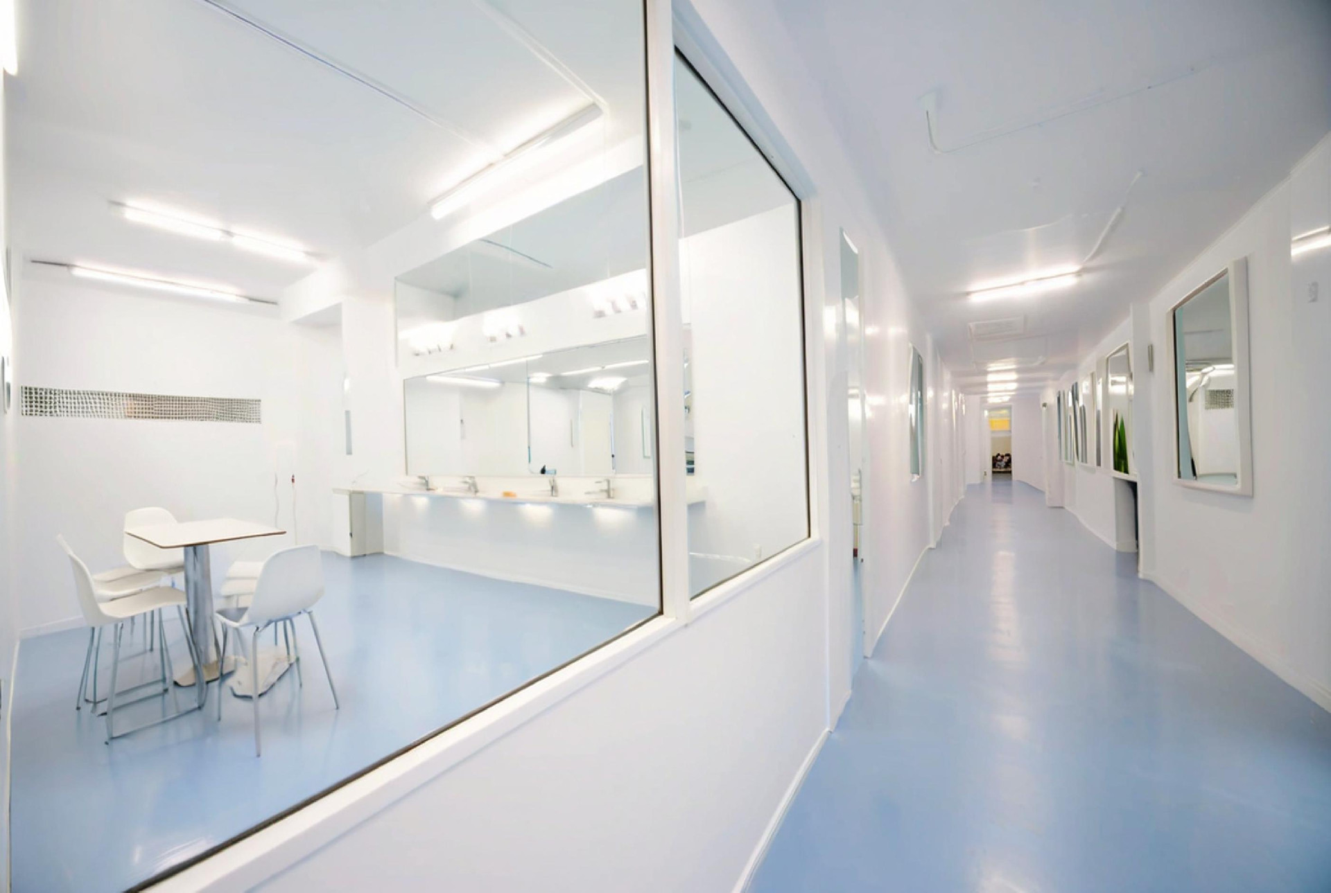 Particle Counter Application Scenarios - Clean Room.jpg